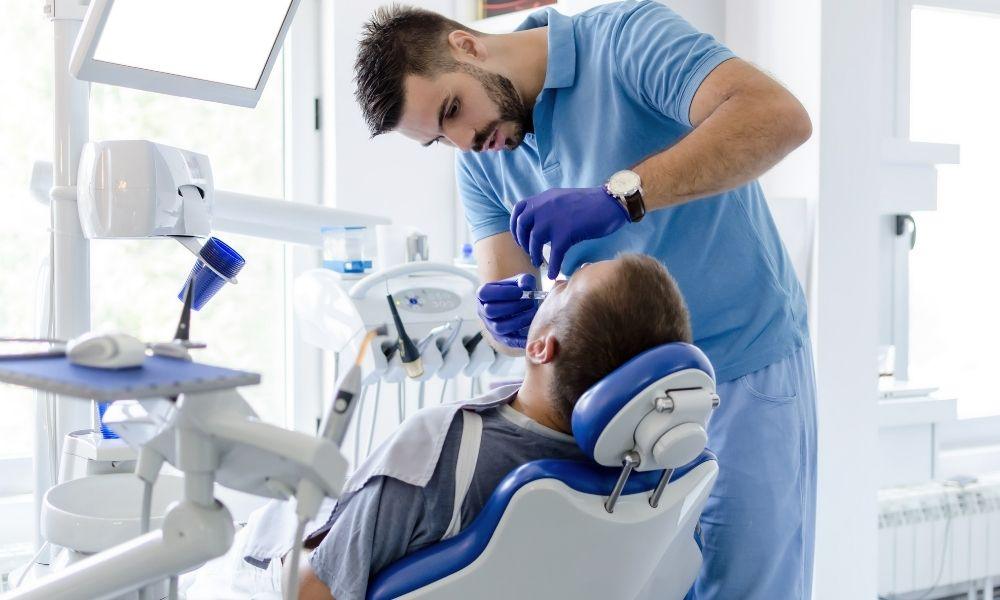 مهاجرت دندانپزشکان به آمریکا – روش ها قوانین و وکیل مهاجرت 